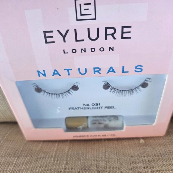 Eyelure London Lashes Natural No.31 Featherlight Feel Useable 5 Time W/ Adhesive - Picture 4 of 10